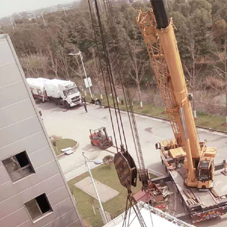 Photovoltaic module equipment hoisting, unloading, and positioning