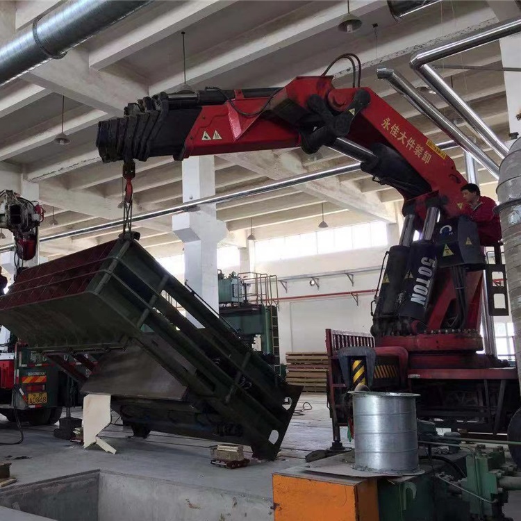 Large hydraulic press machinery hoisting and transportation