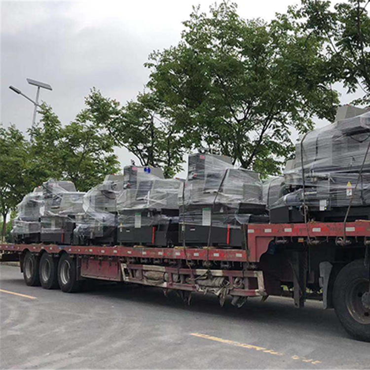 Professional heavy equipment long-distance and short-distance transportation services