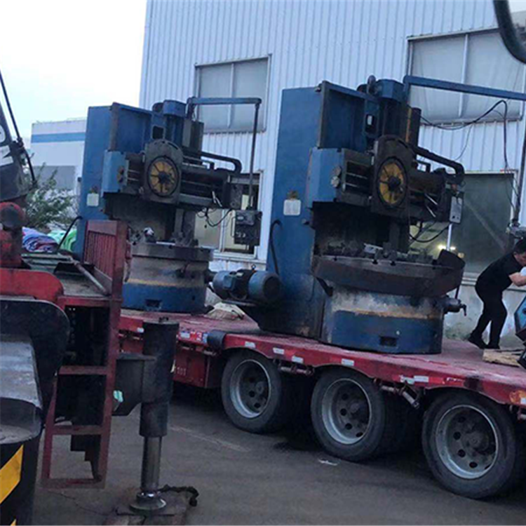 Professional heavy equipment long-distance and short-distance transportation services