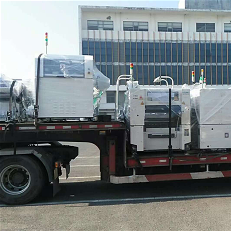 Professional heavy equipment long-distance and short-distance transportation services