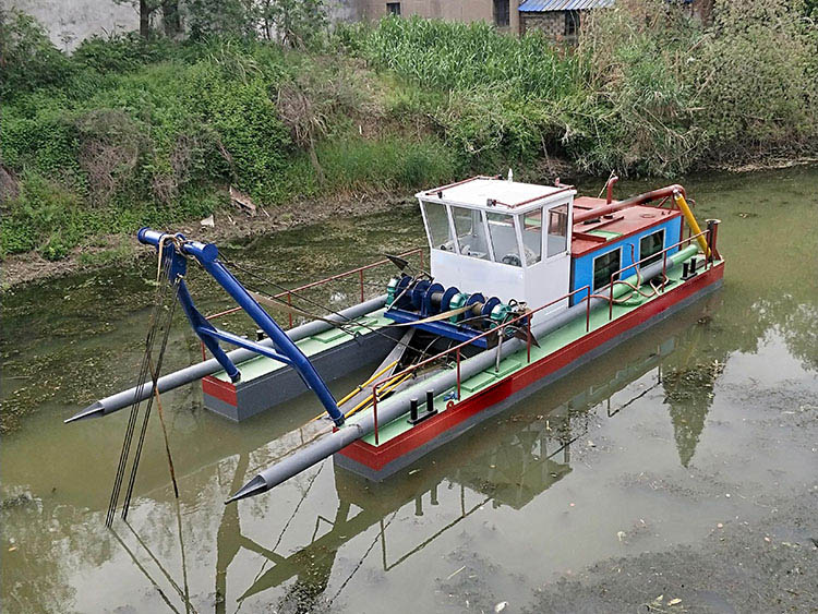 Reservoir dredging barge - Durable and robust