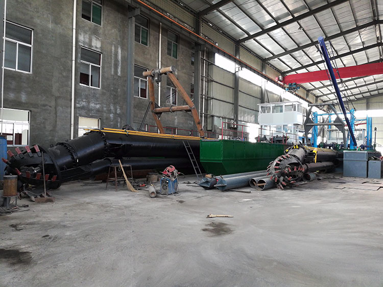 Dredging Barge with Flexible Design