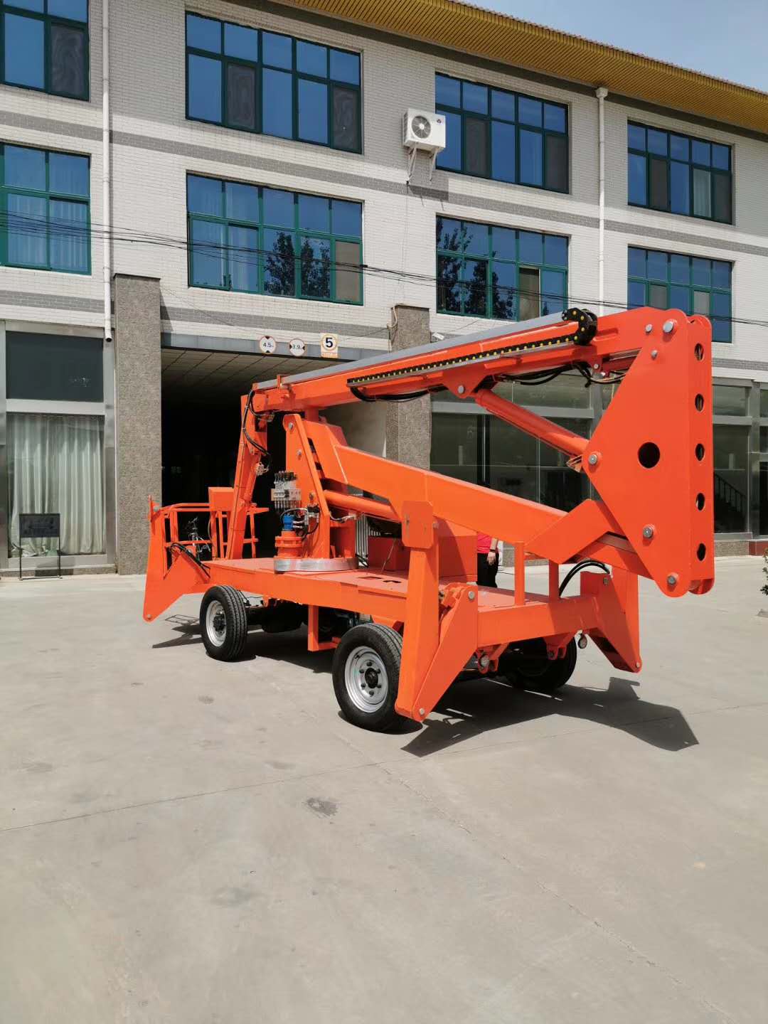 曲臂式伸缩臂升降机