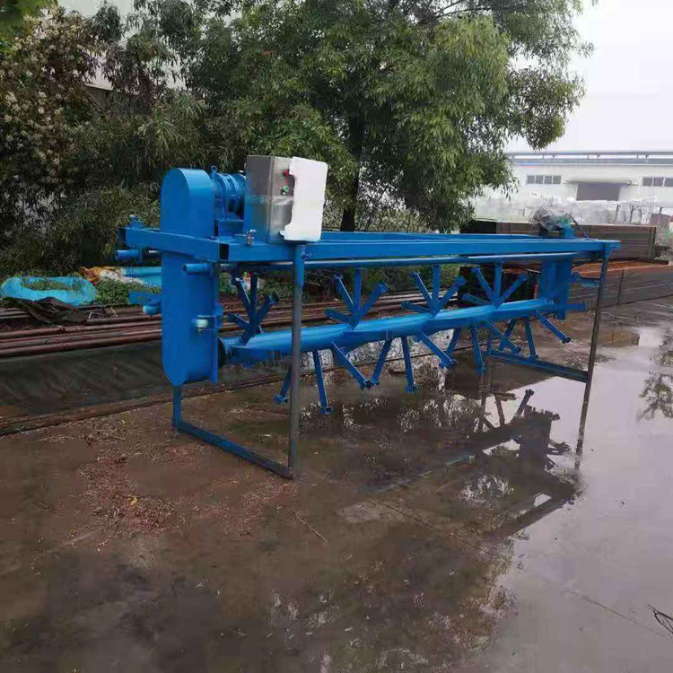 喷淋式一体化发酵床养殖发酵池翻耙机3-10米鸡粪槽式翻爬机