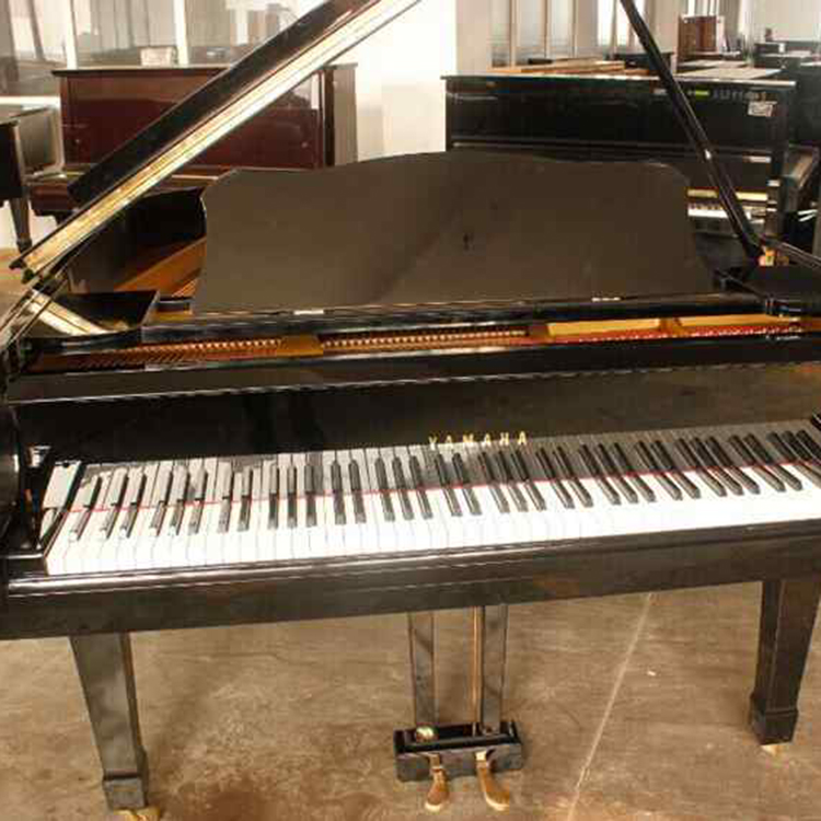 YAMAHA C3B