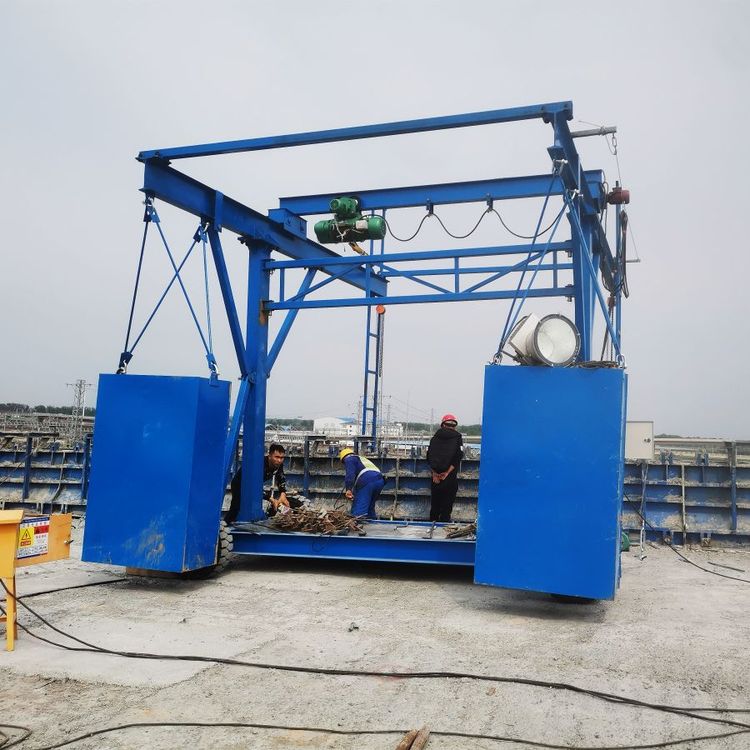 自行走安全施工小车 高速桥梁护栏吊篮作业平台 防撞墙模板台车