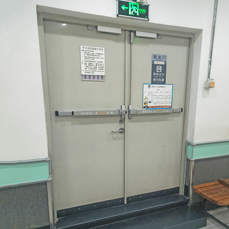 超市推杆锁门