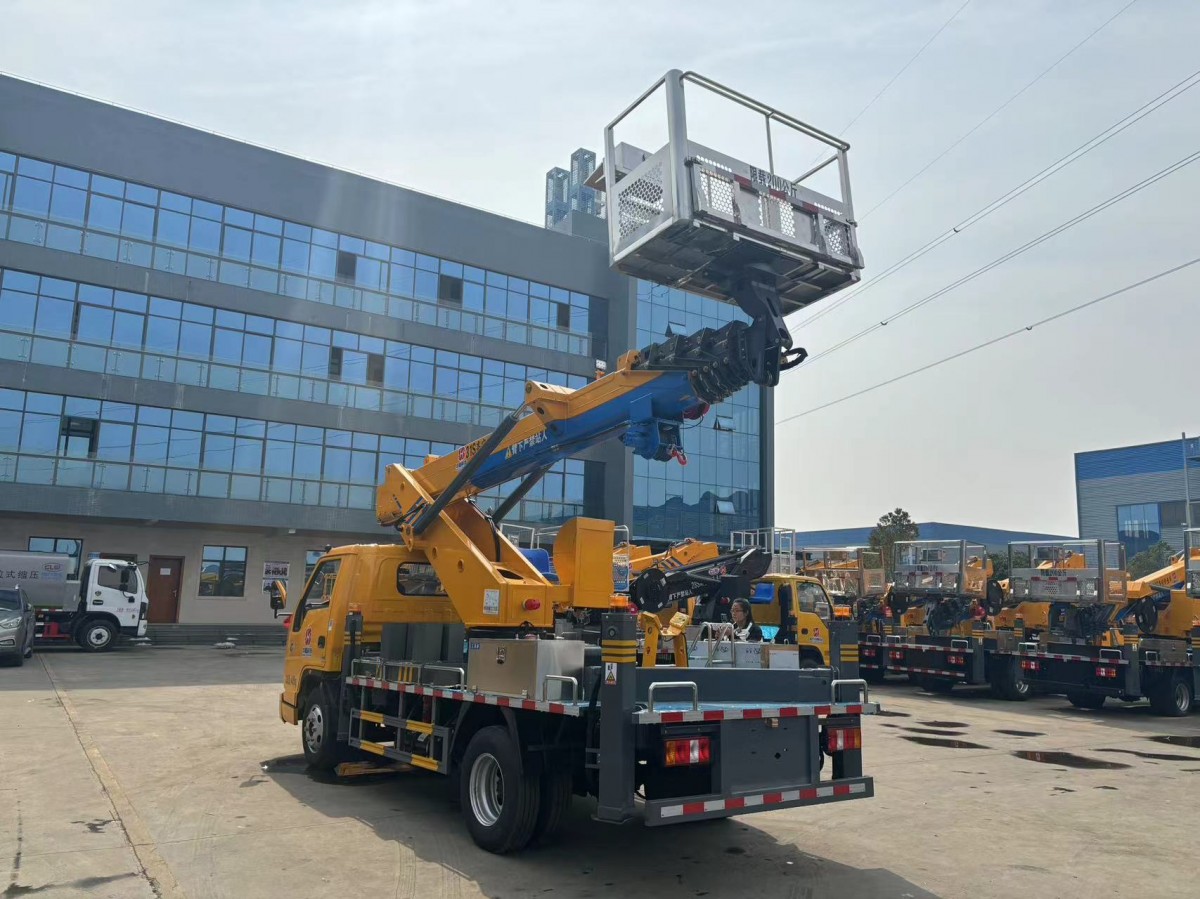 江铃宽体31米高空作业车 上蓝牌 C证可开