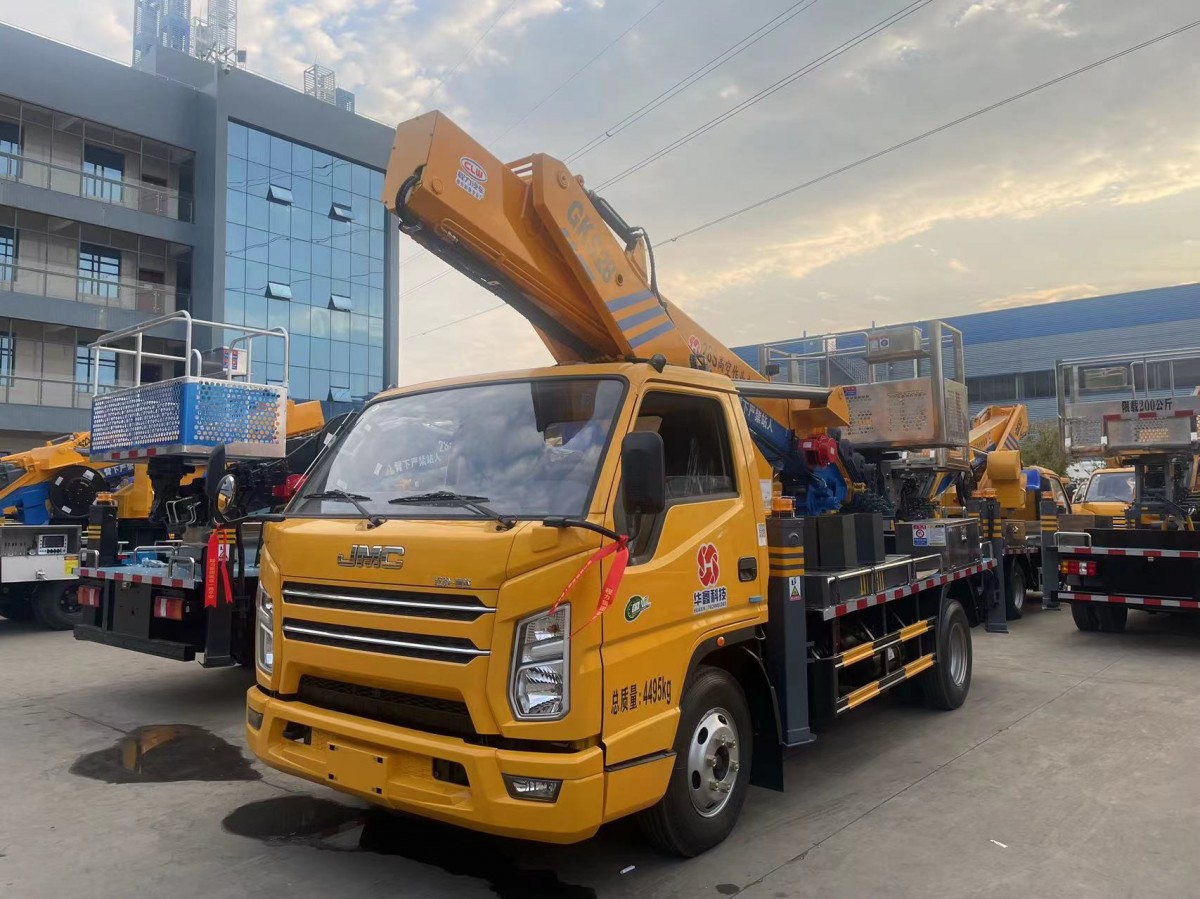 蓝牌宽体31米高空作业车 带端气刹