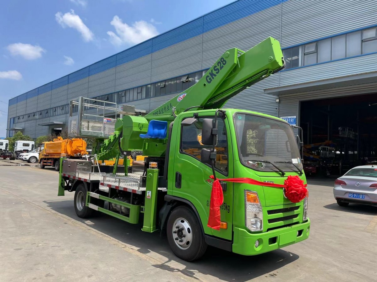 蓝牌28米高空车 大运底盘 C证可驾驶