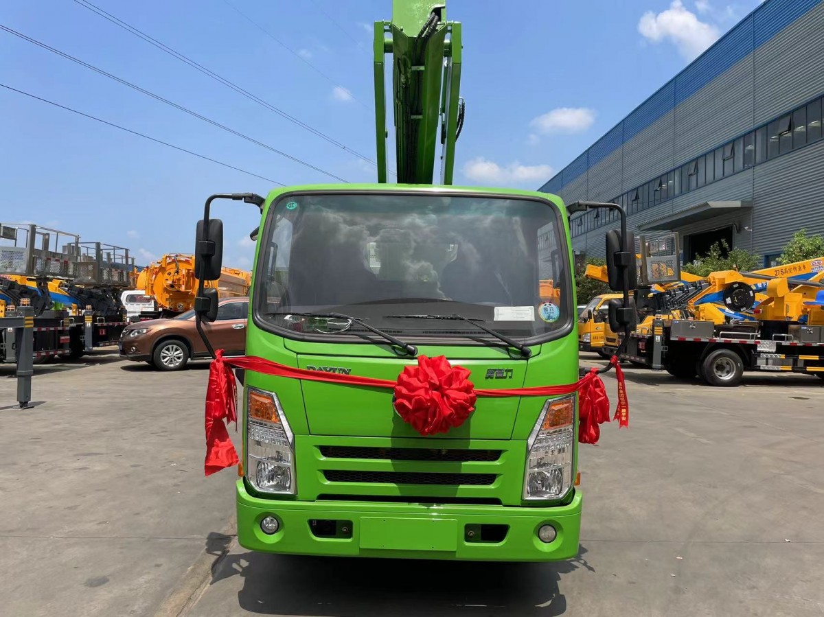 蓝牌28米高空作业车