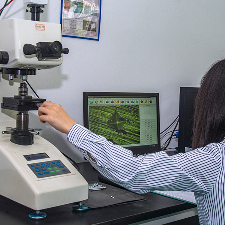 维氏硬度机检测室