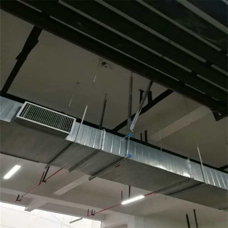 湖北咸宁风管抗震支吊架施工安装矩形风管侧纵向抗震支架