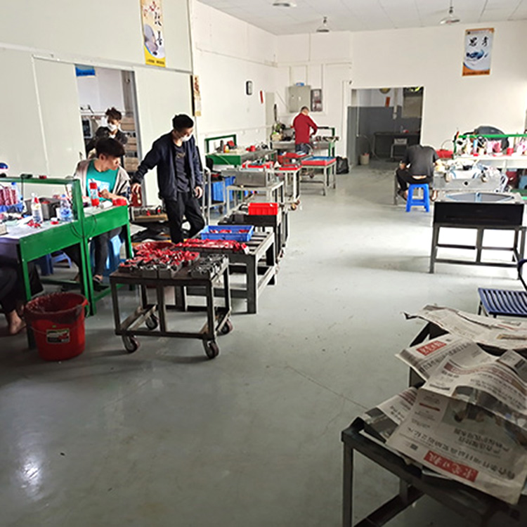 模具咬花厂生产车间