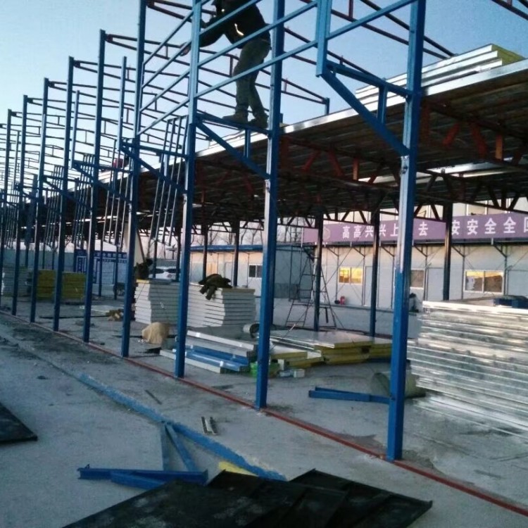 天镇工地活动房搭建施工弧型彩钢棚仓库