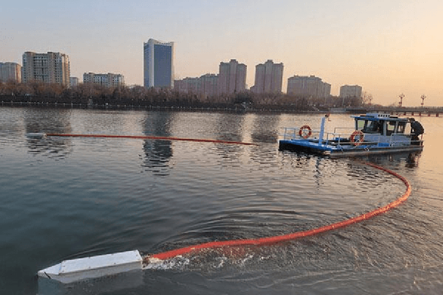 Long Arm Recovery Vessel