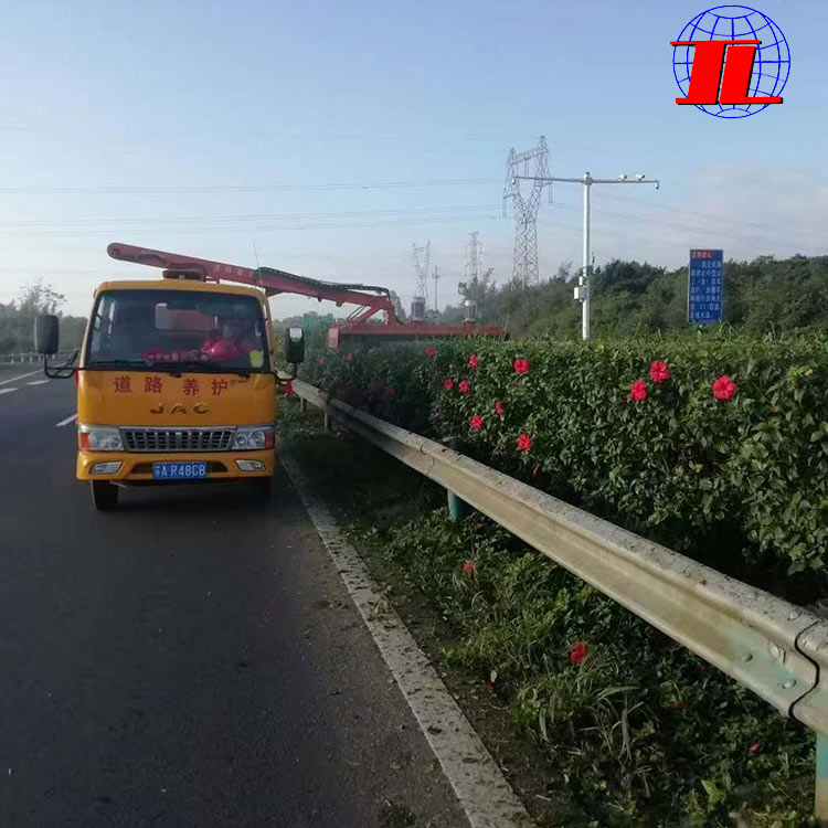 高速公路绿篱修剪车