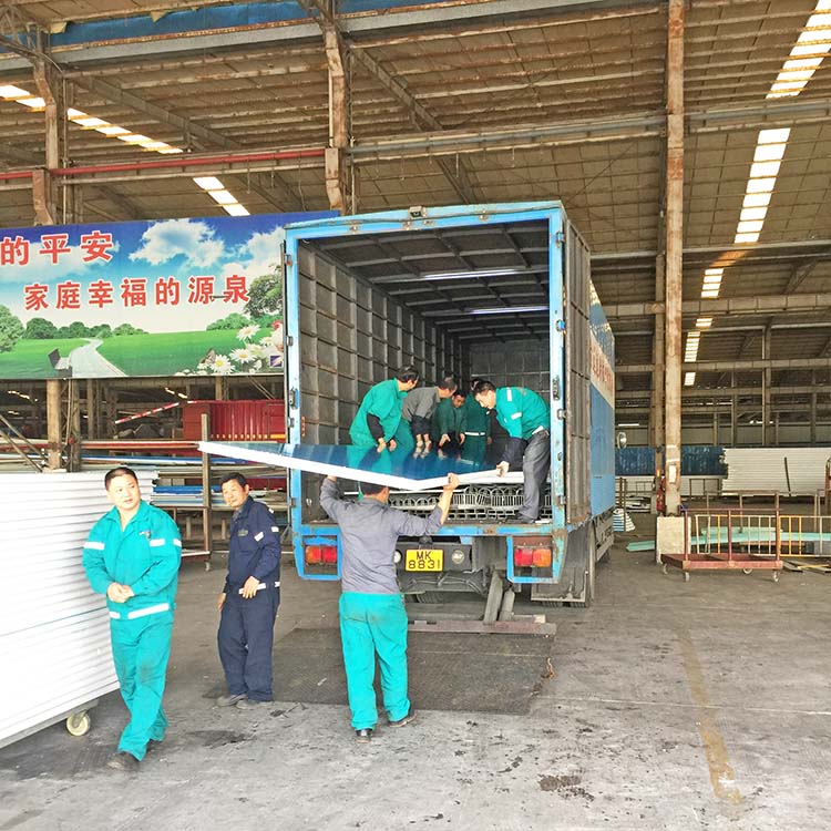 Steel structural material sandwich panels for export, ready for container loading