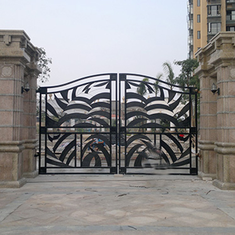 清远卧龙五州地产大门