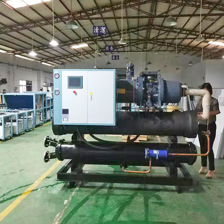 螺杆式冷水机车间