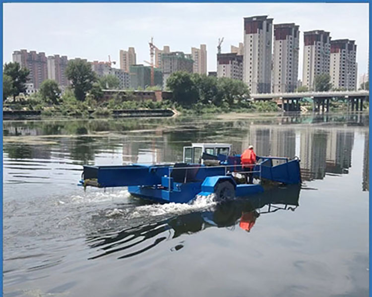 Garbage Recovery Vessel - Stable Operation