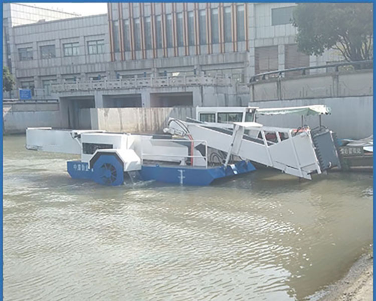 Water Surface Debris Recovery Vessel