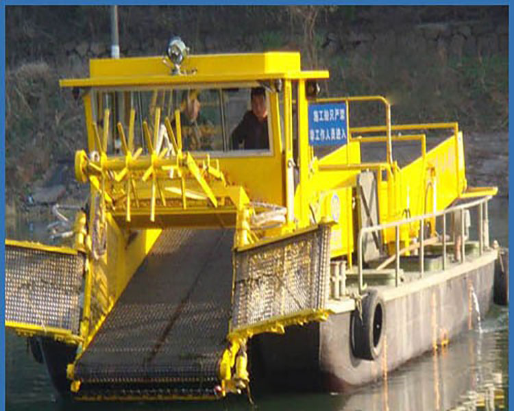 Water Surface Mowing Boat - High Volume Processing, Smooth Operation