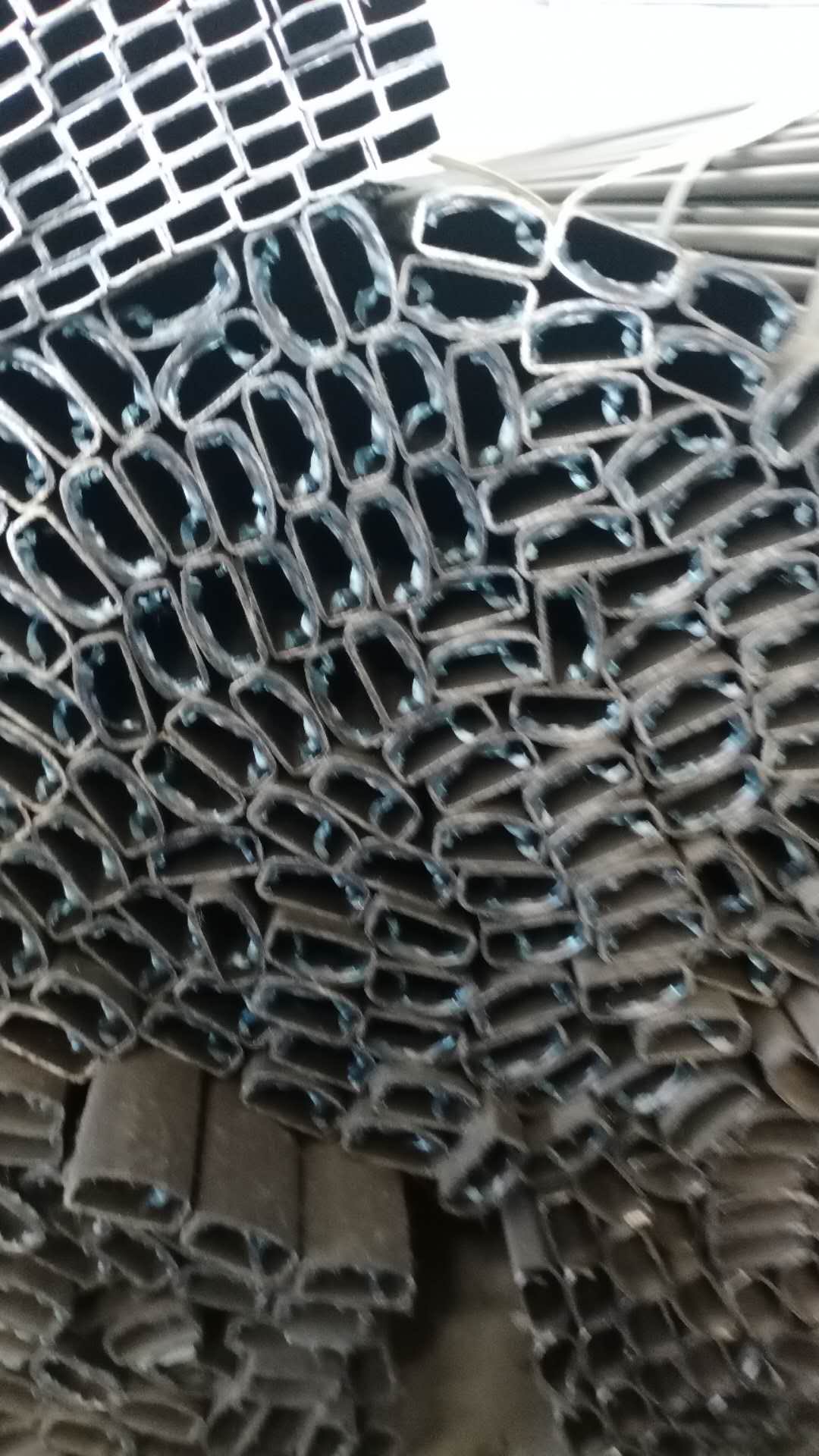 冷硬货架管 黑退课桌椅管 黑退床铺立柱管