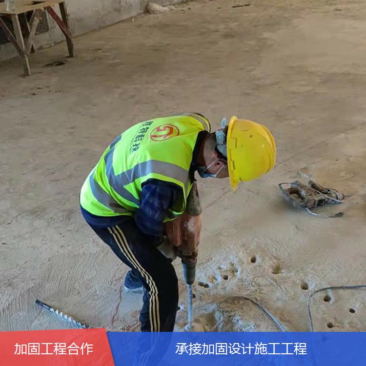 自建房倾斜扶正 基础沉降处理 基础压桩加固 房屋纠偏