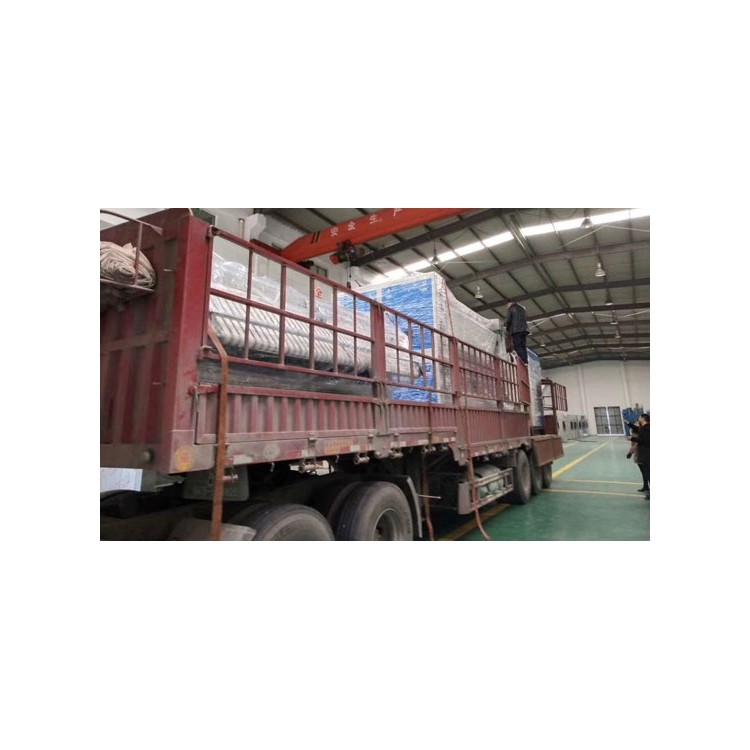 烫平机等成套设备发往江阴