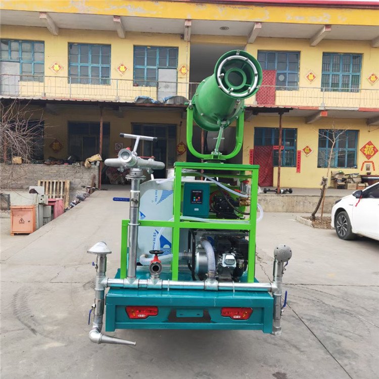绿色环保三轮雾炮车 塑料水桶新能源洒水车厂家出售