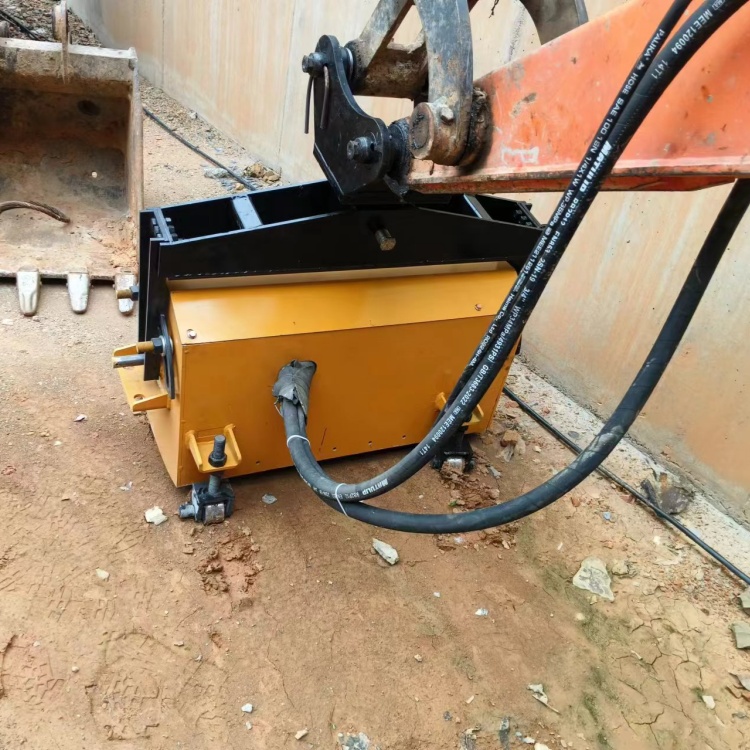 液压铣刨头 配挖机用的柴油铣刨机厂家 隧道履带式凿毛机