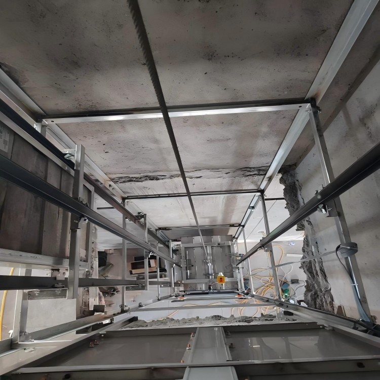 东诚餐梯专业生产厂家-立烟不倒