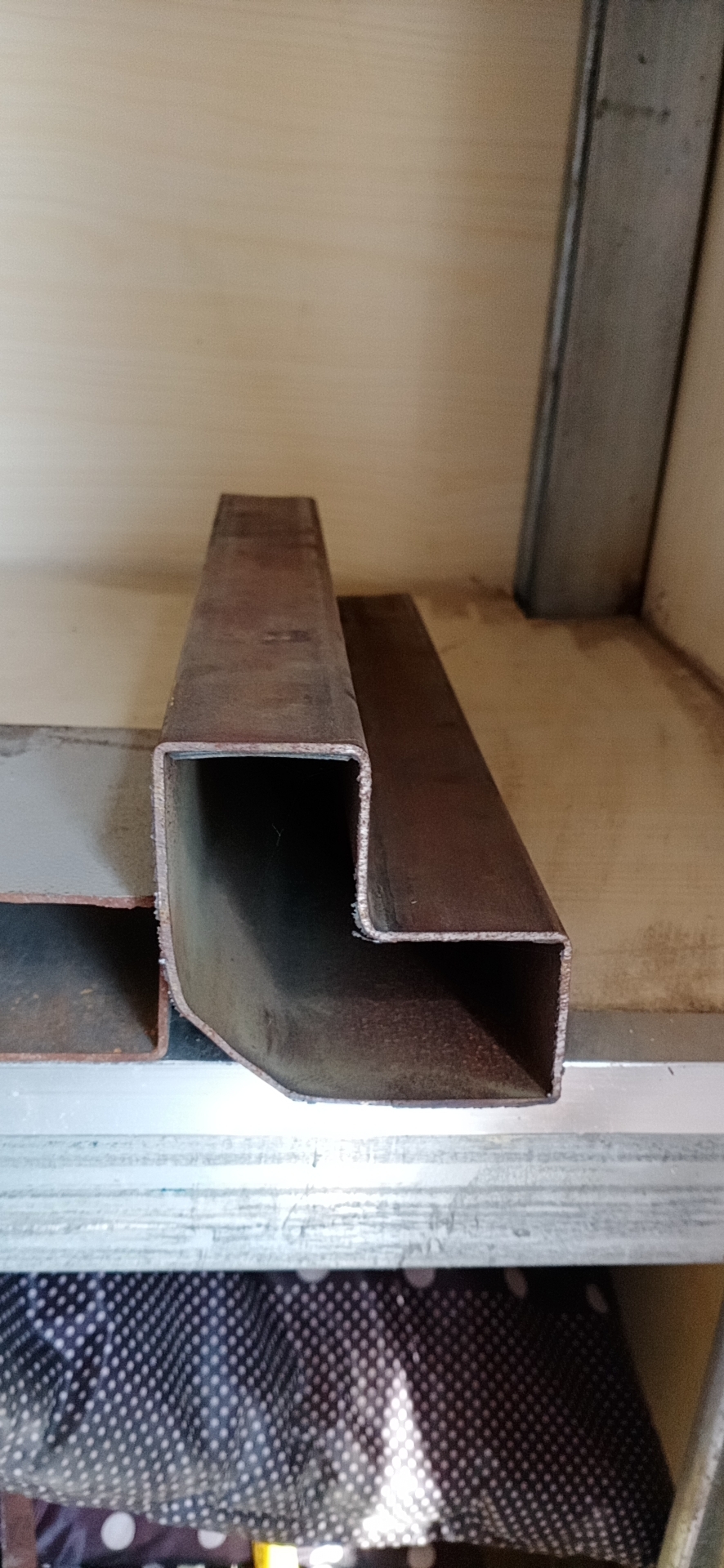 60*60P型焊管，60*80P型镀锌带管，50板子P型管