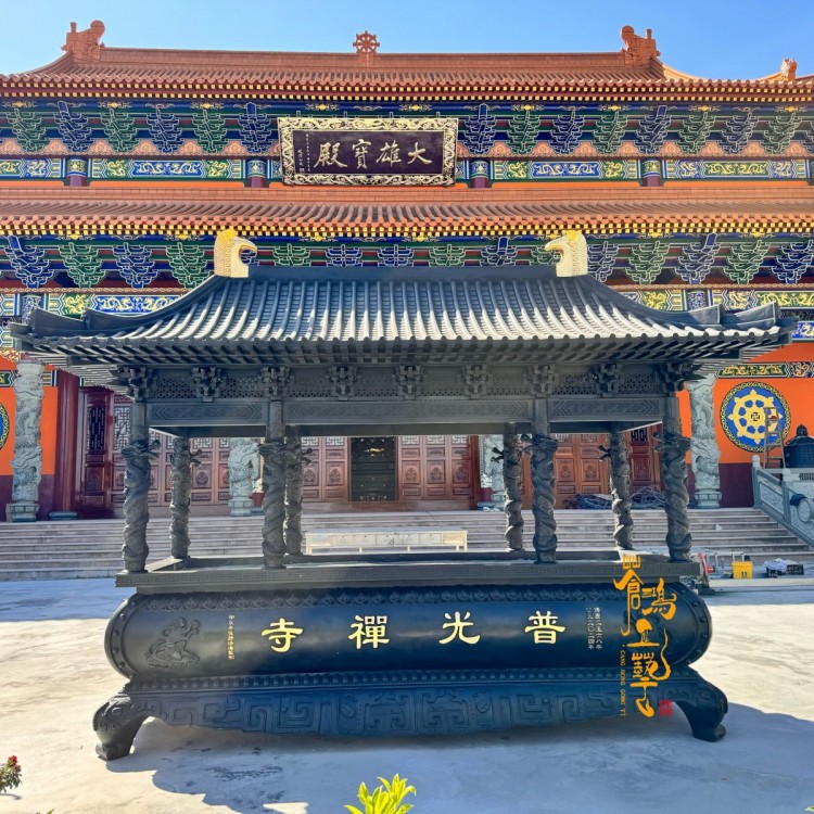 寺庙大殿门前铸铜长方形香炉