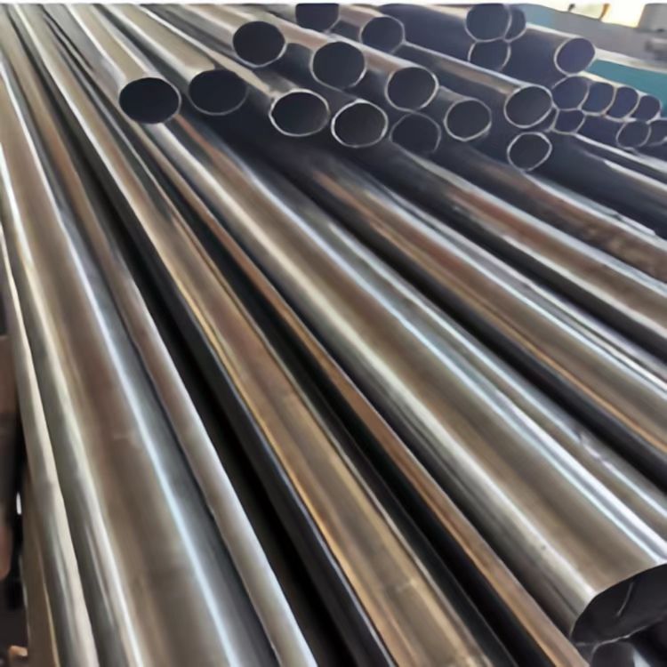 Various sizes and models of seaml