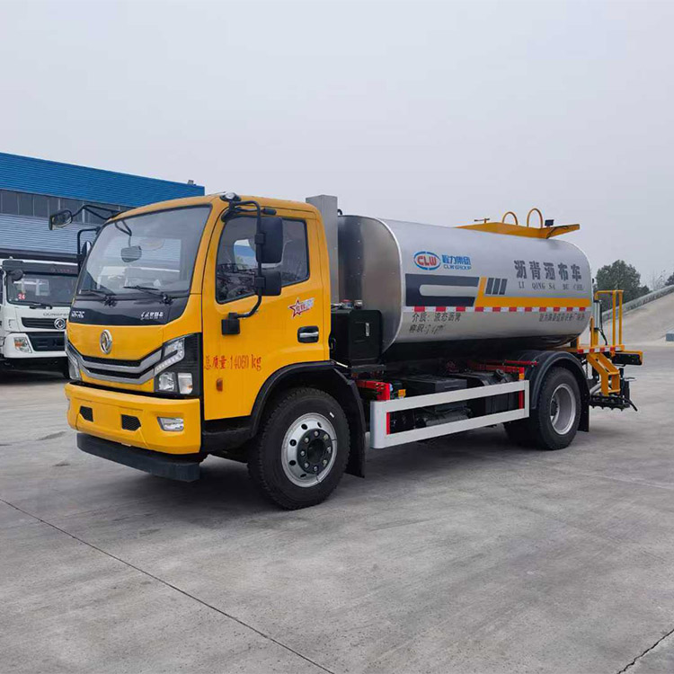6方3800多利卡沥青洒布车