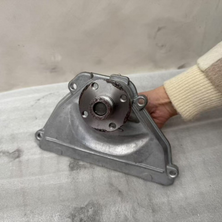 汽车发电机、起动机等部件的支架或端盖