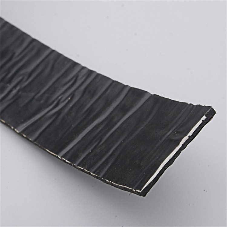 提高沥青路面使用寿命：贴缝带的妙用