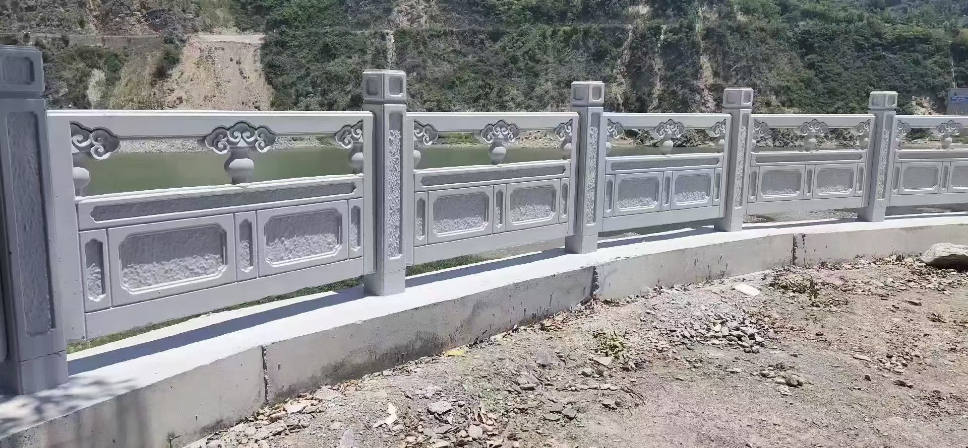 1.8米仿石如意护栏