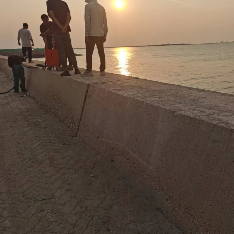 Bridge railing grooving machine, frame-type concrete surface grooving machine, single-head or triple-head options available