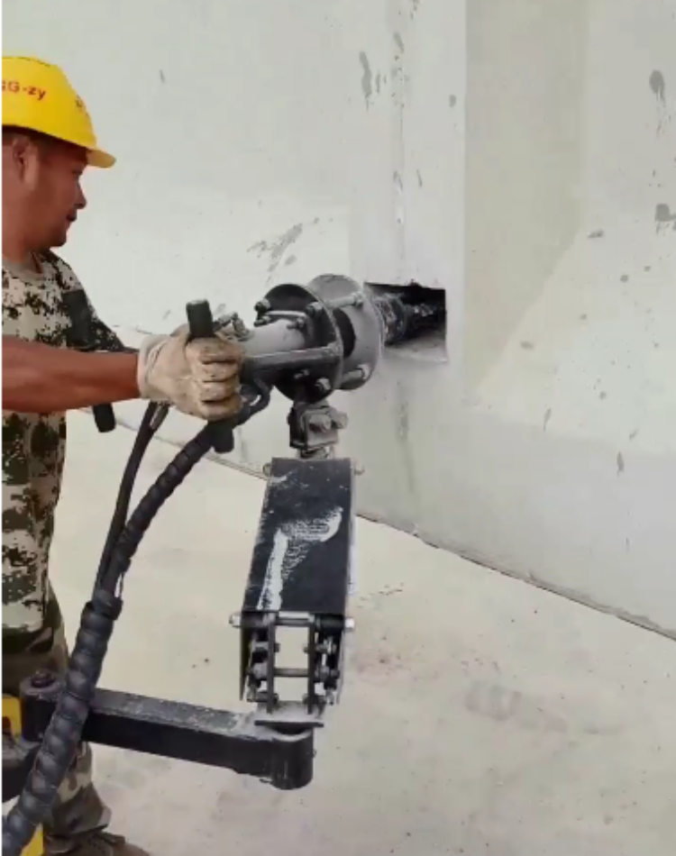 智能机械式梁端锚穴凿毛设备 电动遥控行走多功能混凝土凿毛机