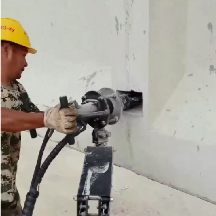 智能机械式梁端锚穴凿毛设备 电动遥控行走多功能混凝土凿毛机