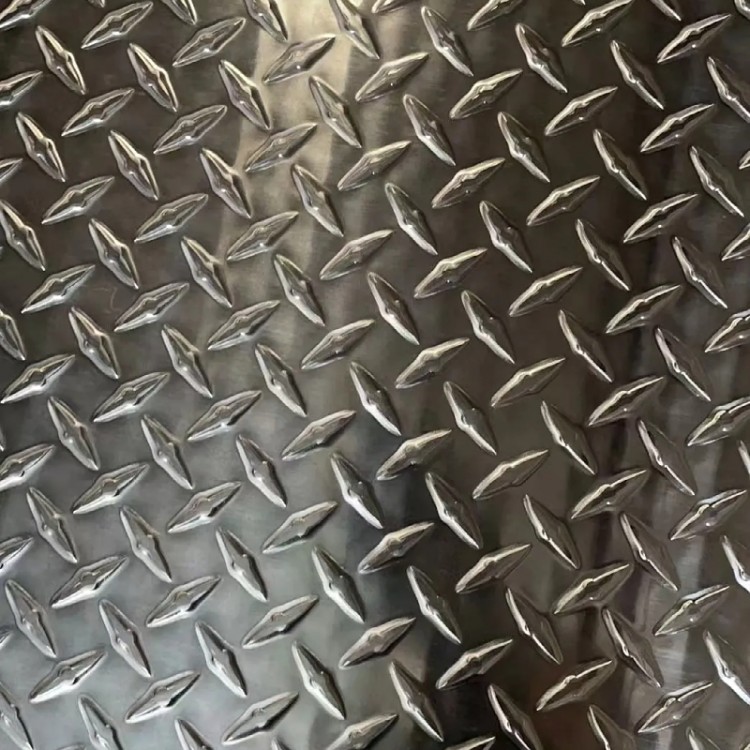 Anti-slip aluminum plate