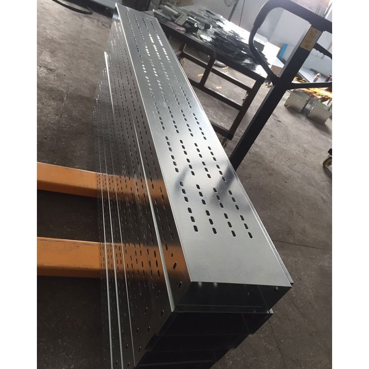 托盘式电缆桥架