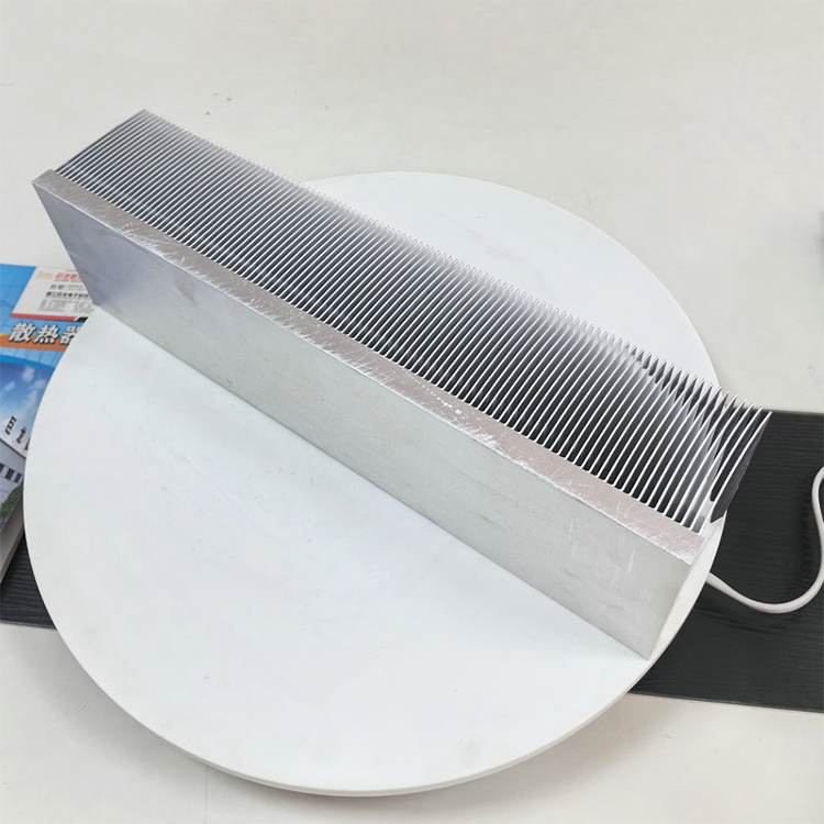 Shovel-shaped radiator