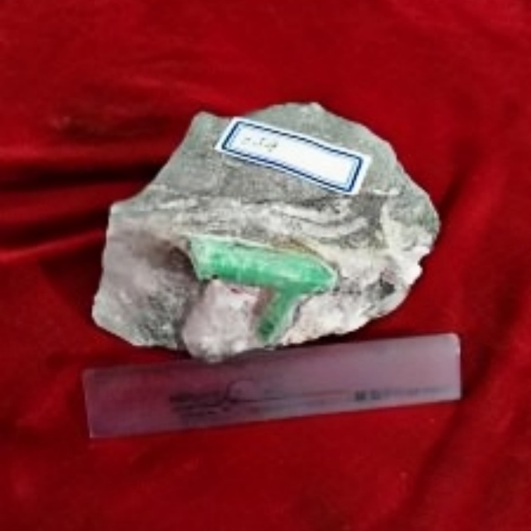 祖-母-绿（绿柱石）