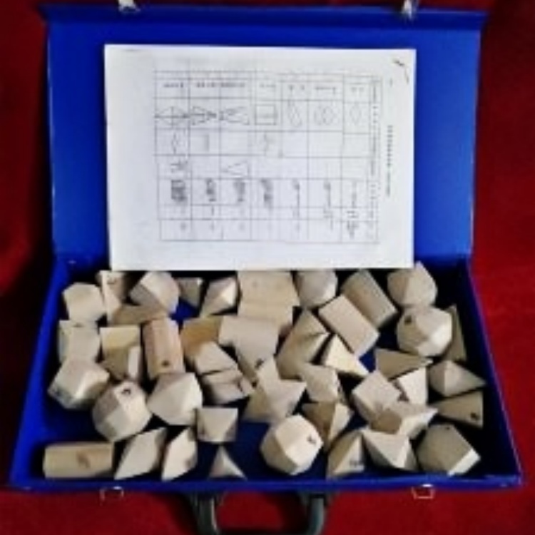 47件装矿物几何单晶晶体模型标本