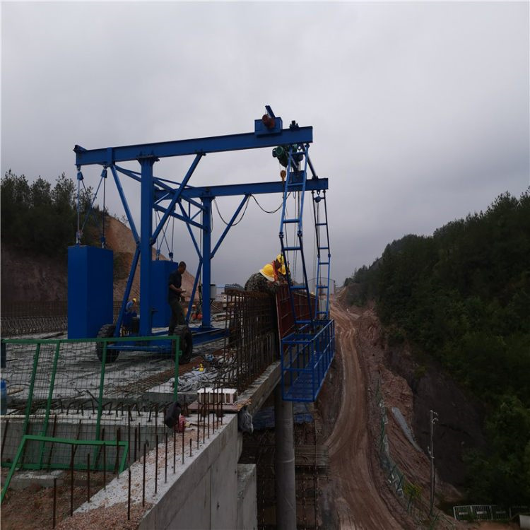 高速桥梁外侧施工吊篮 防撞墙模板吊装台车1-3吨